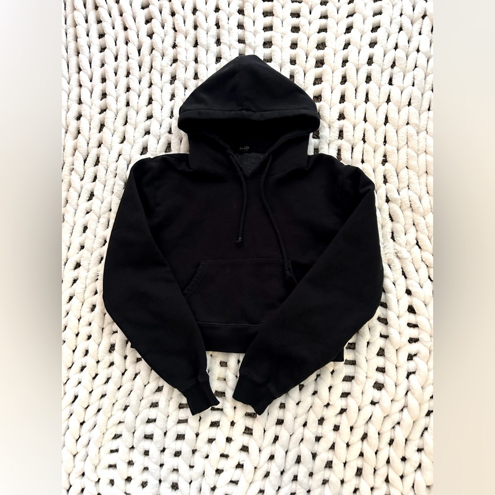 Brandy Melville Women’s John Gault Cropped Hoodie ( Black )